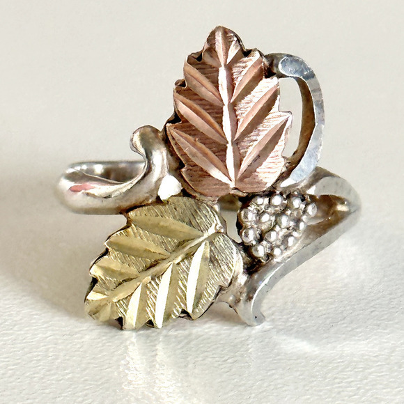 Vintage Black Hills 925 Sterling Silver & 12K Solid Gold Leaves Ring Size 6.75 - Picture 1 of 12